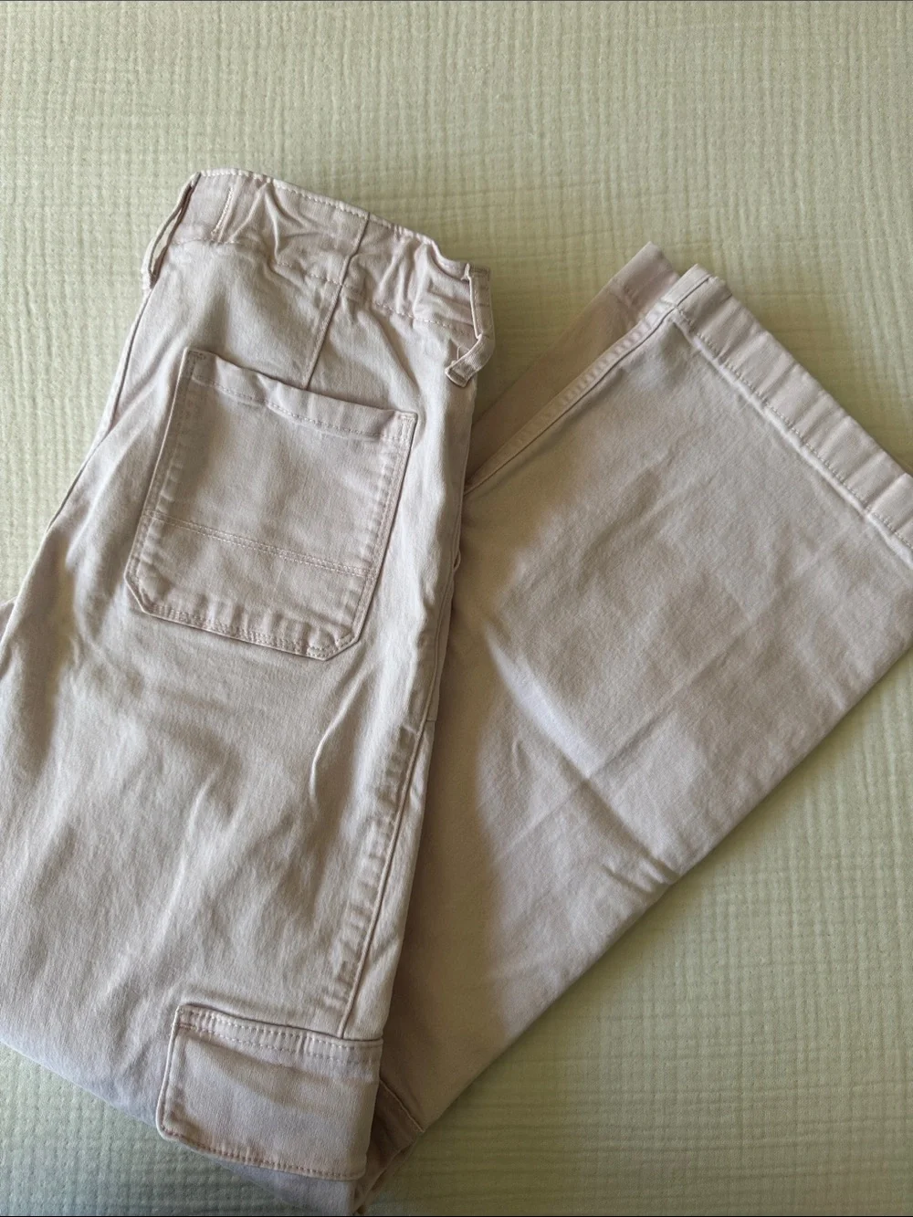 Abercrombie kids Girls Pale Pink Wide Leg Cargo Pants. Size 11/12 Long. Like new
